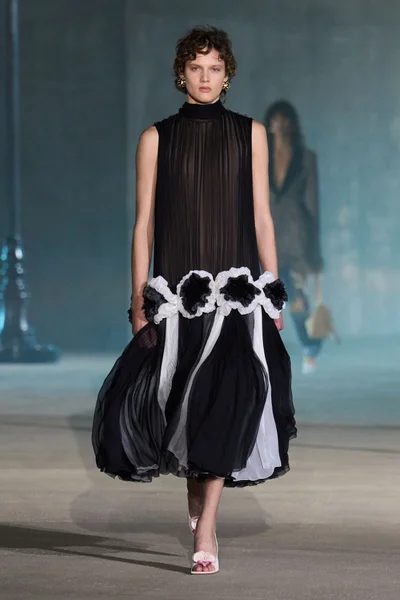 Look 3